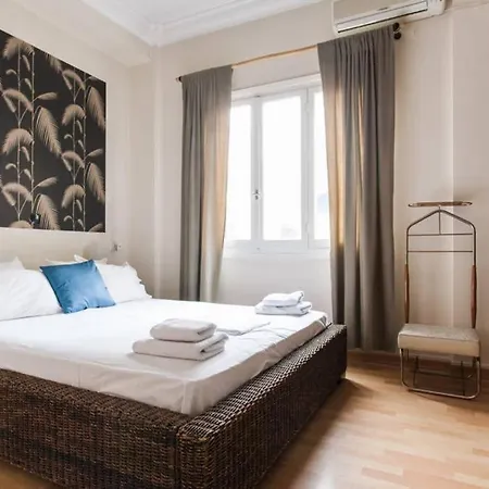 Mid Century 3 Bdr Centre Townhouse *