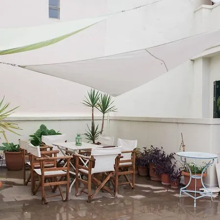 דירה Mid Century 3 Bdr Centre Townhouse
