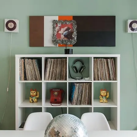 Mid Century 3 Bdr Centre Townhouse דירה