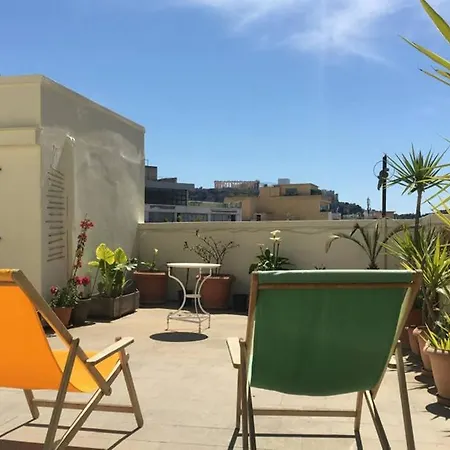 Mid Century 3 Bdr Centre Townhouse דירה