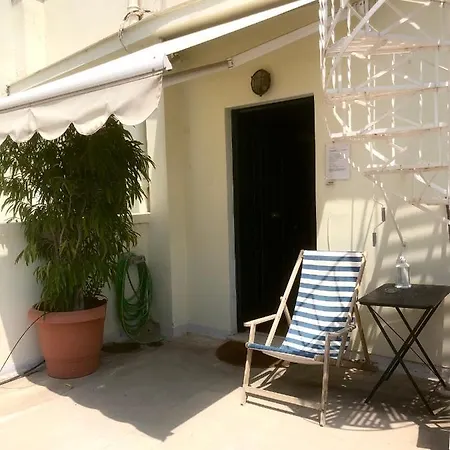 Mid Century 3 Bdr Centre Townhouse *